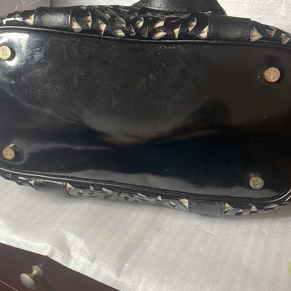 Sondra Roberta Tote Bag. Black patent mesh pattern over beige linen. - Picture 7 of 7